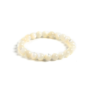 White Pearl Shell Bracelet: Simple and Elegant Freshwater Pearl Wristlet